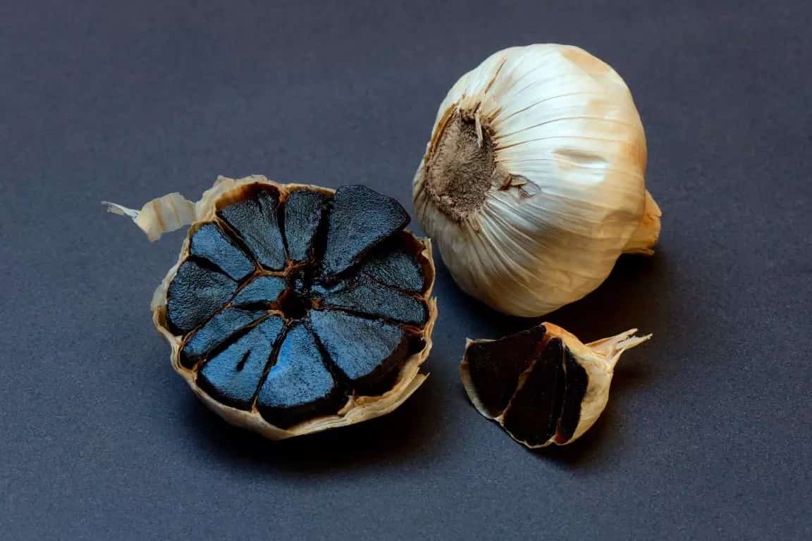 تصویر 1 از سیر سیاه مرغوب با فرآیند طبیعی تخمیر تدریجی